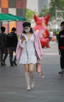 精选街拍作品 NO.0926 四九城嘎子街拍作品 性感美女一天两套服装_丽丝库