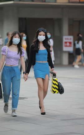 精选街拍作品 NO.0554 四九城嘎子街拍作品 你想要这样的女闺蜜吗_丽丝库