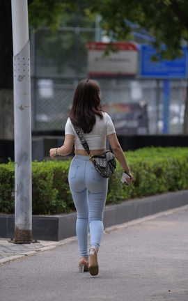 精选街拍作品 NO.1310 一始街拍作品 牛仔裤美女 part4_丽丝库