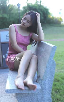 Pary摄影 NO.071 美女小敏公园展示38码超白嫩美脚_丽丝库