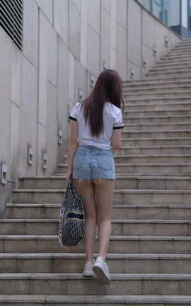 精选街拍作品 NO.1080 一始街拍作品 蓝色牛仔热裤美女 part3_丽丝库