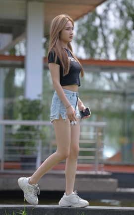 精选街拍作品 NO.1330 一始街拍作品 蓝色牛仔热裤女孩 part2_丽丝库