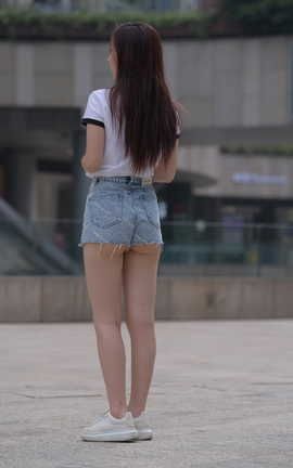 精选街拍作品 NO.1080 一始街拍作品 蓝色牛仔热裤美女 part2_丽丝库