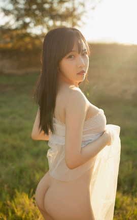 爱露出全站付费资源-丝袜美女  阳光下的金色维纳斯_丽丝库