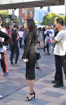 精选街拍作品 NO.0823 红石街拍作品 镂空长裙性感漂亮少妇_丽丝库