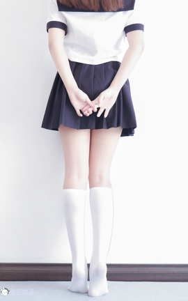 兔玩映画 B72.001 白白白半筒袜_丽丝库