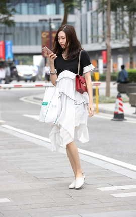 精选街拍作品 NO.1294 辉辉街拍作品 白皙的小姐姐有点像唐嫣_丽丝库