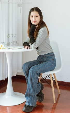 物恋传媒 NO.1022 思思-运动鞋、米白色短棉袜、裸足_丽丝库