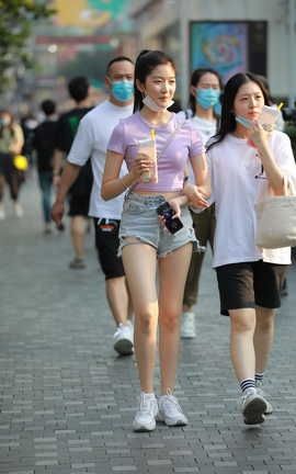 精选街拍作品 NO.0744 四九城嘎子街拍作品 热裤白嫩小姐姐_丽丝库