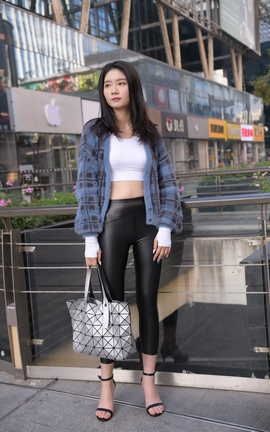 精选街拍作品 NO.0450 魂魂街拍作品 纠结 皮裤 part1_丽丝库