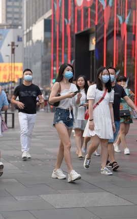 精选街拍作品 NO.0704 玻璃街拍作品 热裤美眉_丽丝库