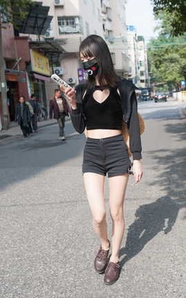 精选街拍作品 NO.0943 程生街拍作品 足球场肉丝美腿 part1_丽丝库