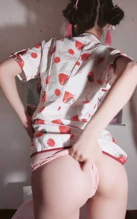 沈娇娇(甜美小娇妾)-可爱草莓樱桃兔旗袍