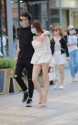 精选街拍作品 NO.0680 四九城嘎子街拍作品 白嫩女友_丽丝库