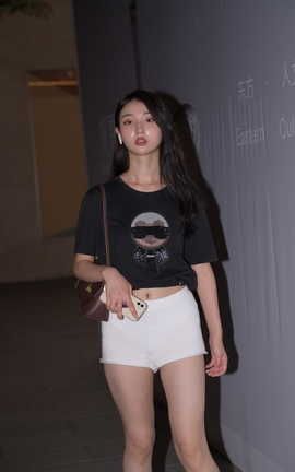 精选街拍作品 NO.1345 一只麋鹿摄影作品 夜拍白色热裤美女 part2_丽丝库
