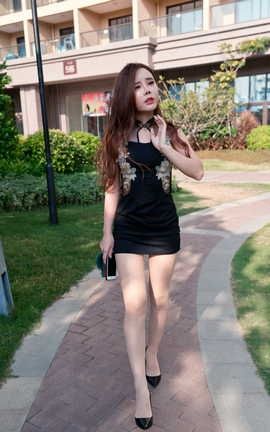 精选街拍作品 NO.0908 御风街拍 网红艾小青黑旗袍肉丝度假区中心街拍 part3_丽丝库